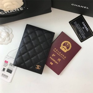 CHANEL香奈儿包包价格女士中款钱包新款真皮菱格护照夹A80385