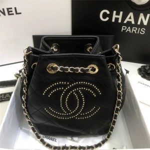 CHANEL官网香奈儿官方网旗舰店羊皮菱格双C铆钉LOGO双肩包水桶背包