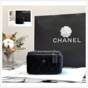 CHANEL香奈儿新款枪色五金丝绒盒子包化妆包