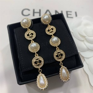 CHANEL香奈儿官网奢侈品专卖新款珍珠吊坠双C镶钻长款耳环